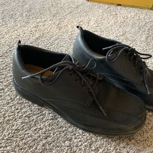 Boys dress shoes, black
